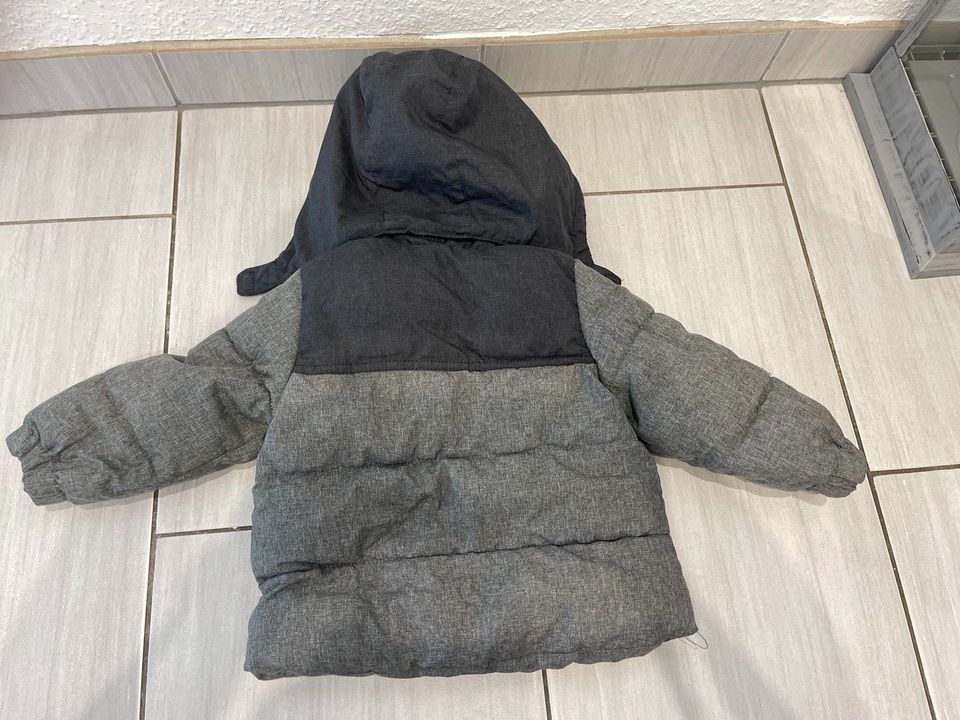 Kinder Winterjacke H&M Gr. 80 in Marl