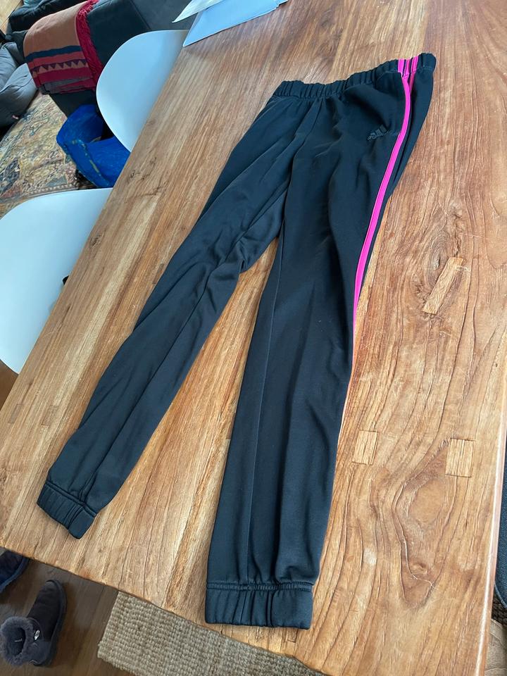 Jogginganzug Adidas schwarz pink Jogginghose Sweatshirtjacke in Fürth