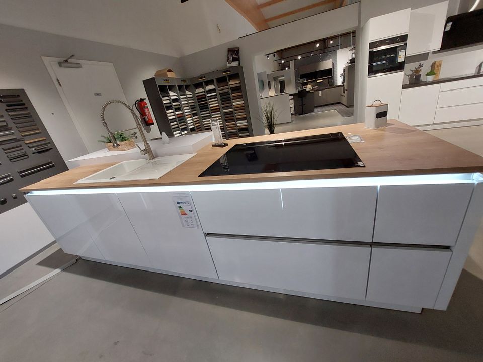 Nolte Ausstellungsküche Küchenzeile mit Insel Inkl. E-Geräte in Harsewinkel