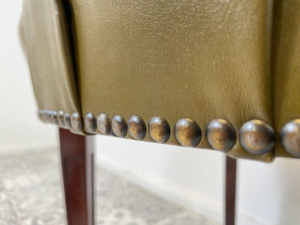 WMK Set aus 6 hochwertigen & gut erhaltenen Stilmöbel Esszimmerstühlen von Anno Domini im englischen Stil mit gesteppten Echtledersitzen # Stühle Küchenstühle Lederstühle Chesterfield Vintage Retro in Berlin
