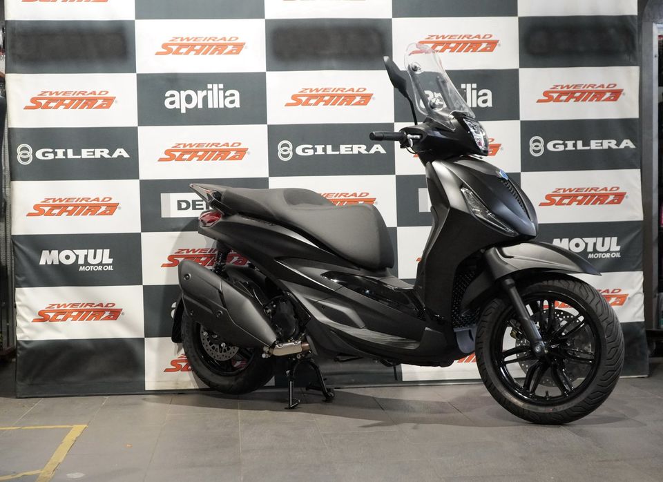 Piaggio Beverly SE Deep Black 400 neu in Kassel