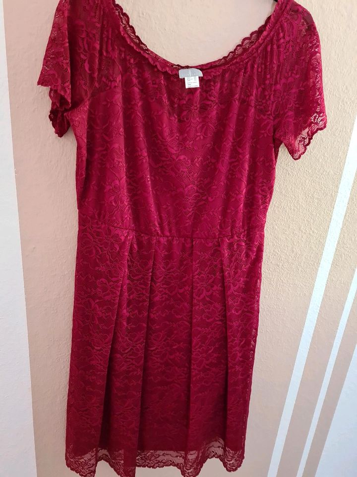 Damen Kleid 46  rot in Verden