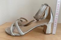 Silberne Sandalen mit kleinem Absatz Bayern - Neufahrn in Niederbayern Vorschau