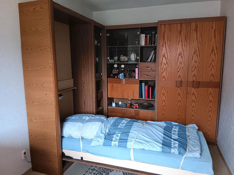 Eck-Schrankwand mit integriertem Bett ( Eiche rustikal) in Kiel