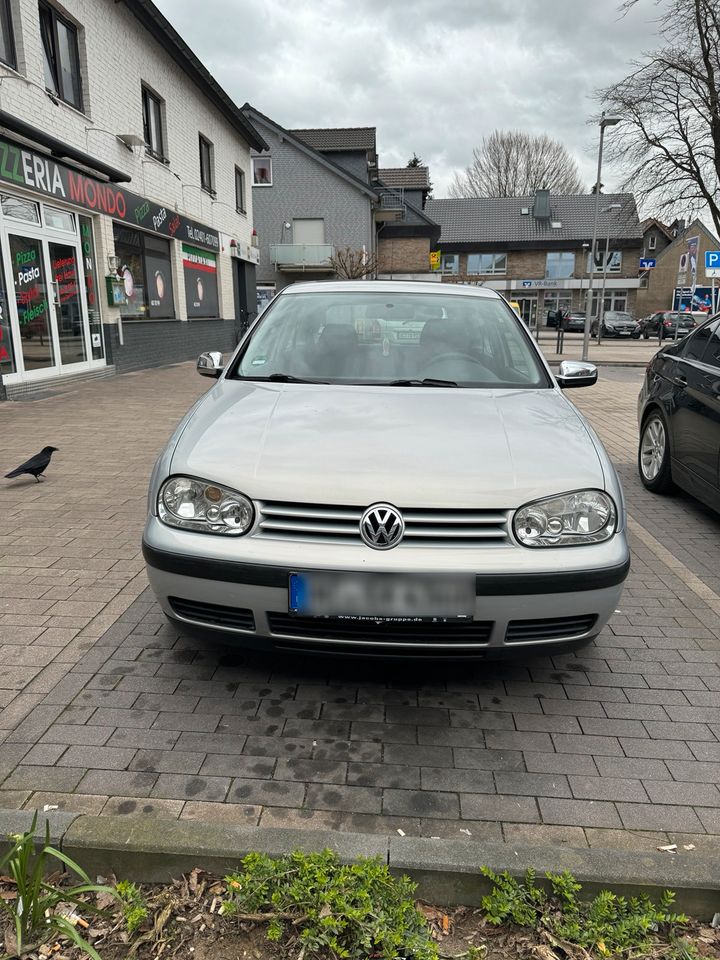 Volkswagen Golf in Baesweiler