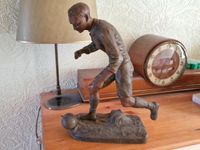 H. Fugere Bronze Metall Figur Fußballer antik signiert Skulptur Mecklenburg-Vorpommern - Stralsund Vorschau
