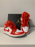 Nike Air Jordan 1 Mid SE Chile Red Sweater Barcelona Gr. 40 Kr. Dachau - Odelzhausen Vorschau