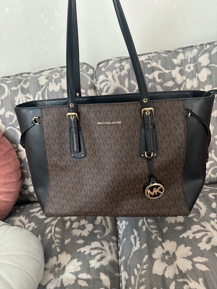 Michael Kors Tasche Voyager Medium in Bad Soden-Salmünster