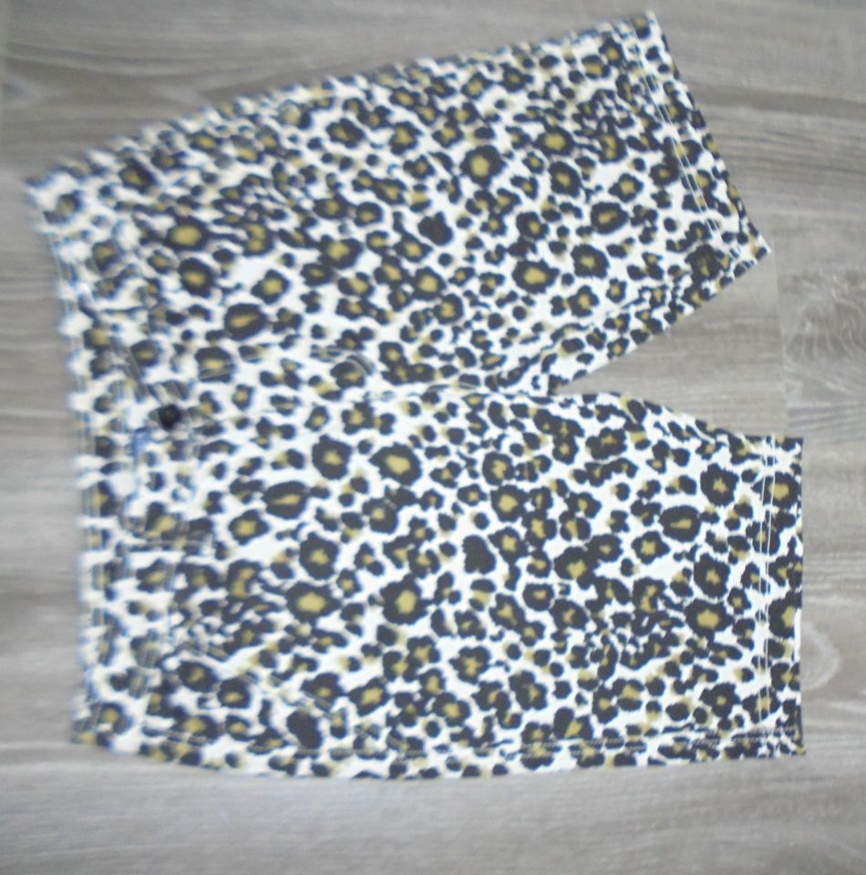 Jeans Shorts von Urban Classics Gr.4 (30) Leopardenlook ** in Grevenbroich