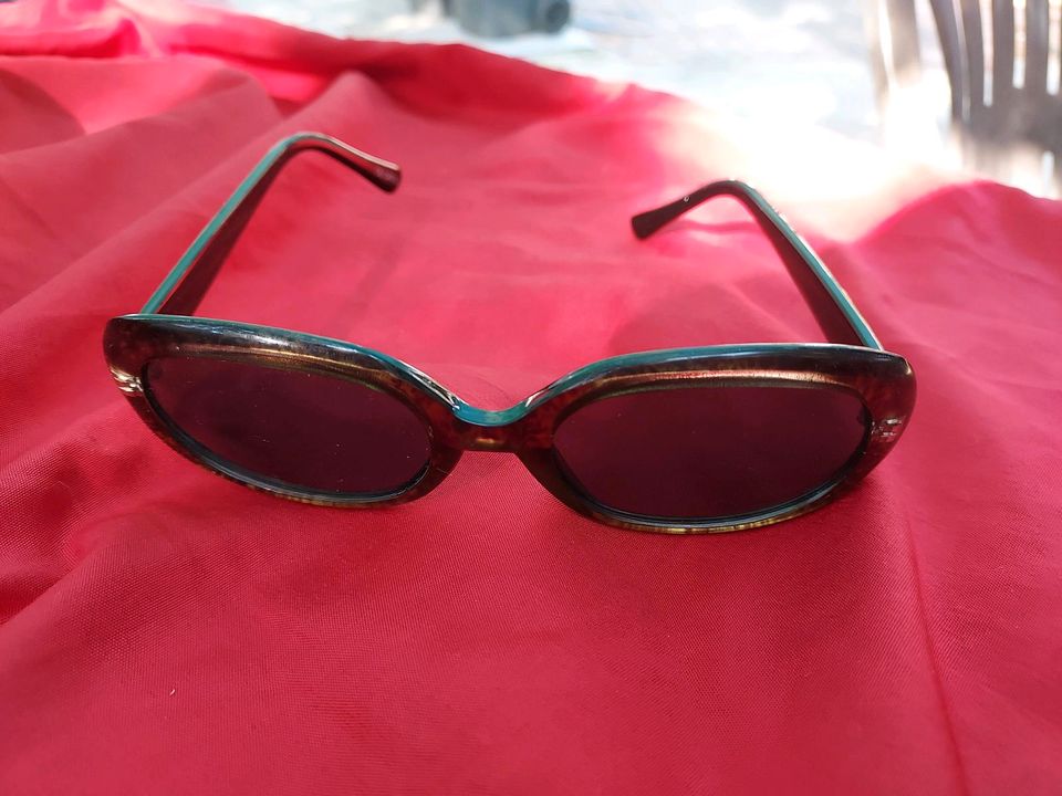 verschiedene Sonnenbrillen in Gößnitz