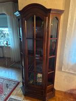 Elegante Vitrine aus Massivholz – sehr guter Zustand Hessen - Elz Vorschau