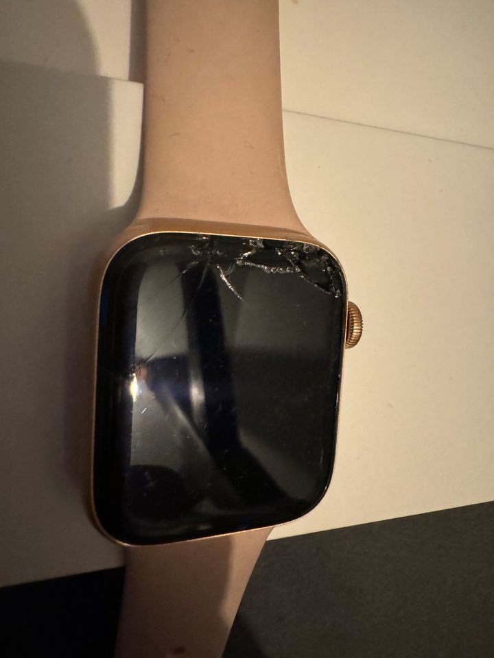 Apple Watch SE 44mm Roségold in Castrop-Rauxel