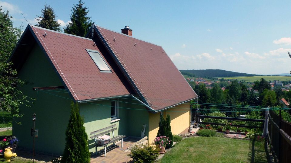 Garten mit Ferienhaus in Langewiesen
