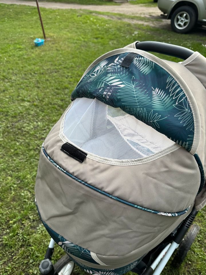 Kinderwagen 3 in 1 mit viel Zubehör in Hagenow