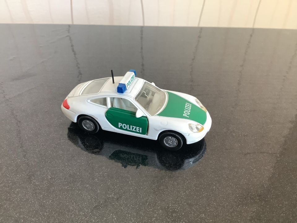 Porsche 911 Carrera Polizei von Siku in Wolfsburg