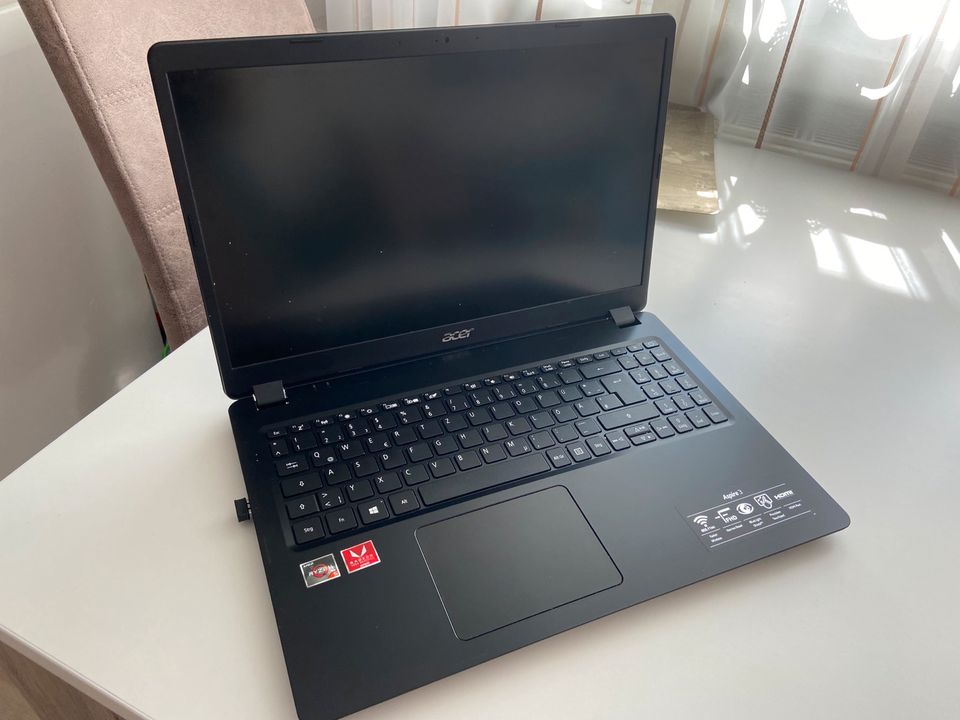 Acer Aspire 3 Laptop schwarz mit Kabel in Dresden