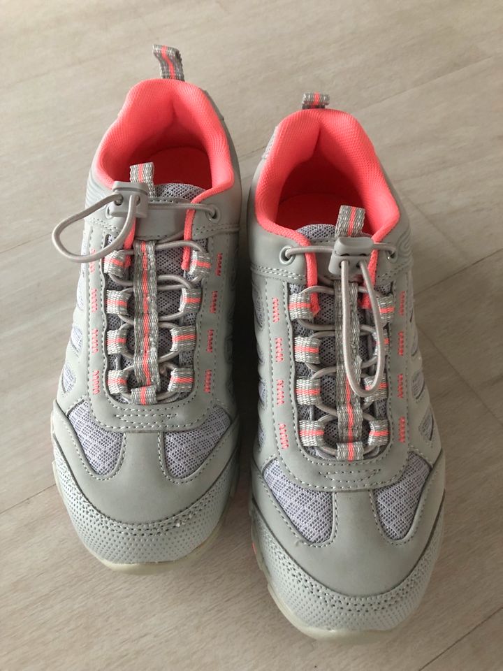 Schuhe Sneaker - wie Neu in Sexau