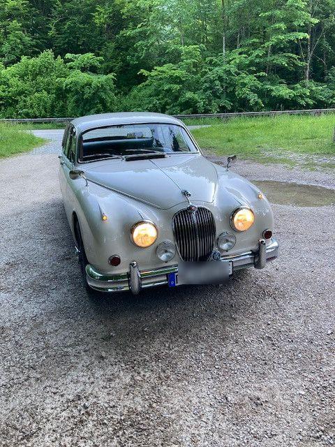 Abbildung des Autos Jaguar MK II 2.4 RHD