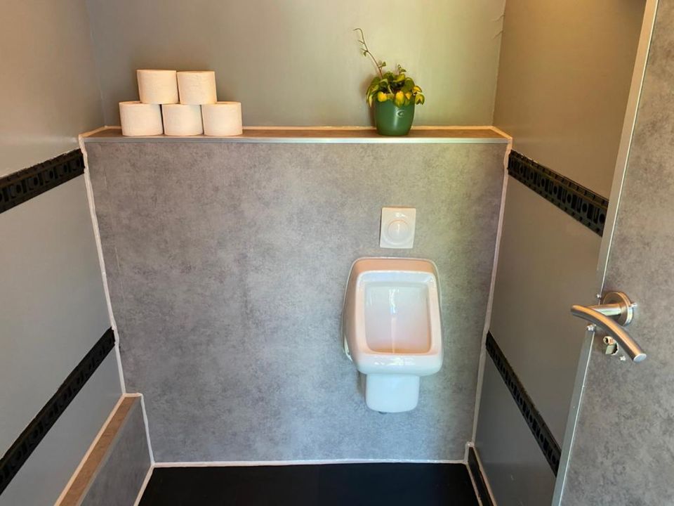Vermiete Toilettenwagen WC-Anhänger Mobile Toilette in Stubben