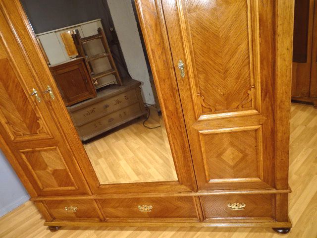 GROSSER JUGENDSTIL KLEIDER - WÄSCHE SCHRANK EICHE FURNIER in Leipzig