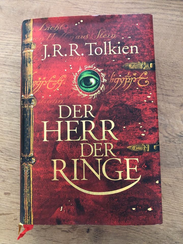 Der Herr der Ringe / J.R.R. Tolkin mit rotem Farbschnitt in Wöllstadt