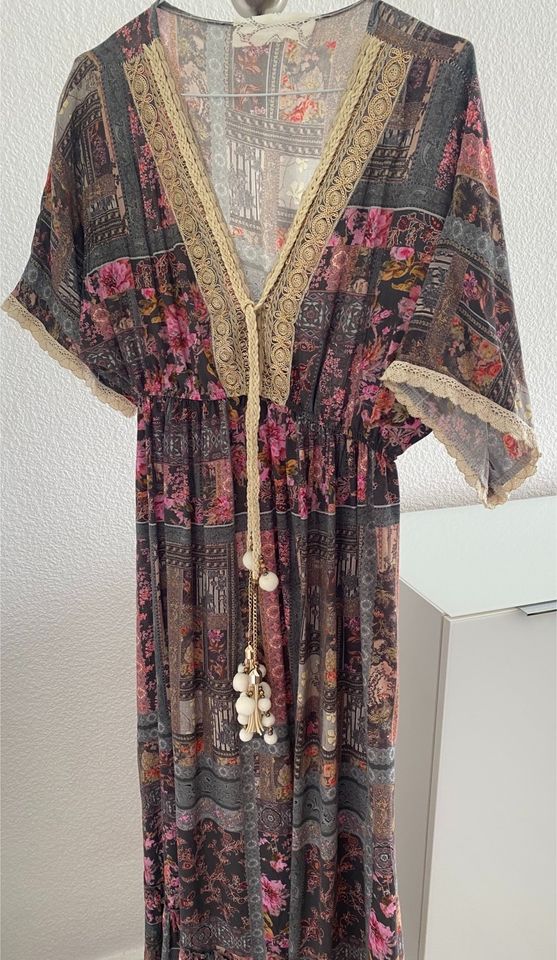 Ibiza Hippie Kleid Boho Gr. 42 schöne Farben u. Verzierungen in Velpke