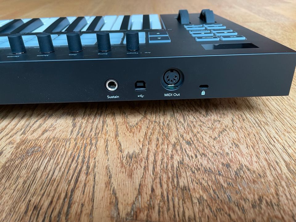 [Wie Neu] Novation Launchkey 49 Mk3 MIDI-Controller-Keyboard in Köln