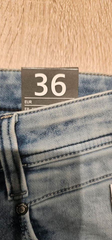 Kurze Hose Jeans Größe 36 in Berlin