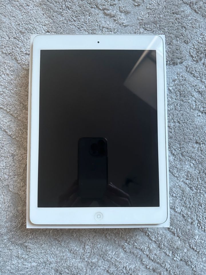 iPad Air 32 GB Wi-Fi Silver Model A1474 in Karlsruhe