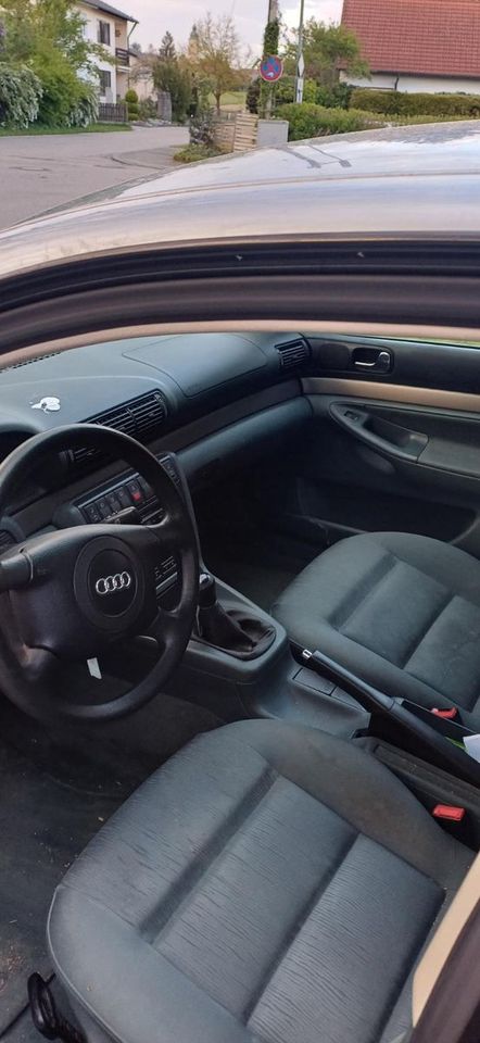Audi A4 1.6 - in Forstern