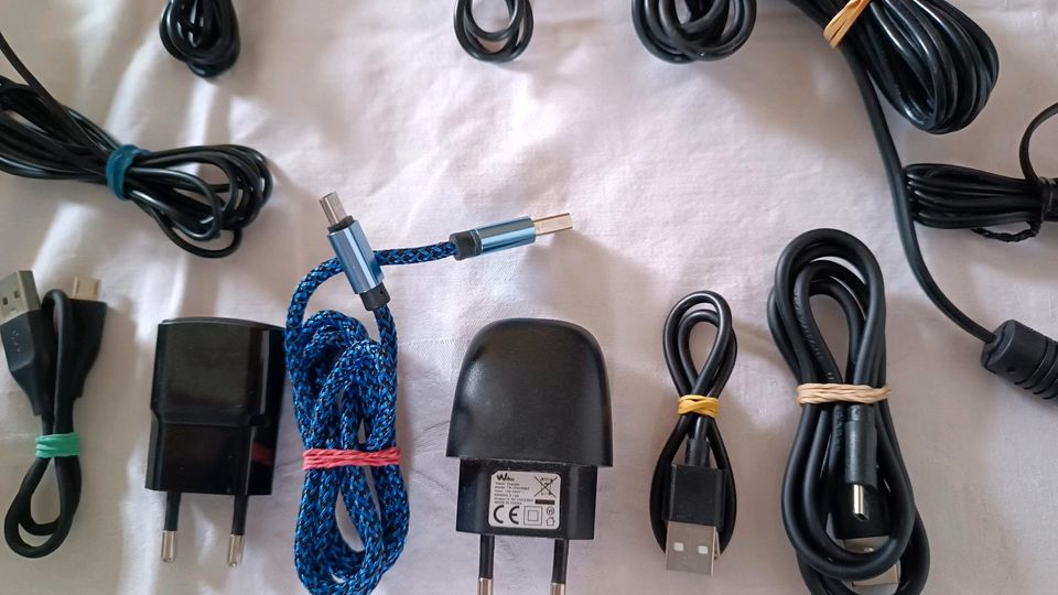 Handy Ladekabel Konvolut Sammlung Ladegeräte Netzteile in Frankfurt am Main