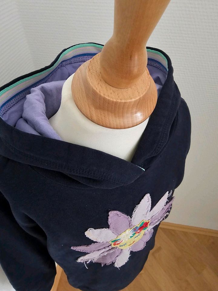 REVIEW Hoodie/Kapuzenpulli "Blume" dunkelblau Gr.128/134 in Winsen (Luhe)