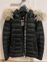 Figurbetonte original Tommy Hilfiger Damen Winterjacke Daunenjack Hessen - Karben Vorschau