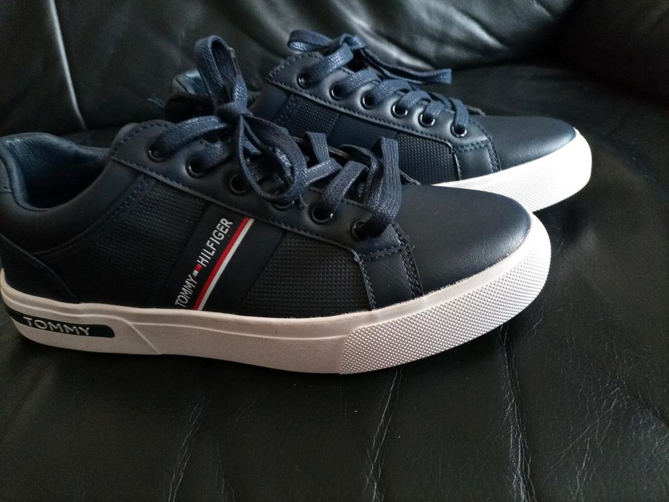 Neue Tommy Hilfiger Sportschuhe Gr.36 in Essen