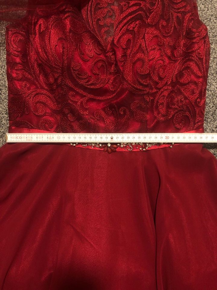 Kleid Konfirmation, Hochzeit, Jugendweihe Größe 38 Farbe rot in Heroldishausen