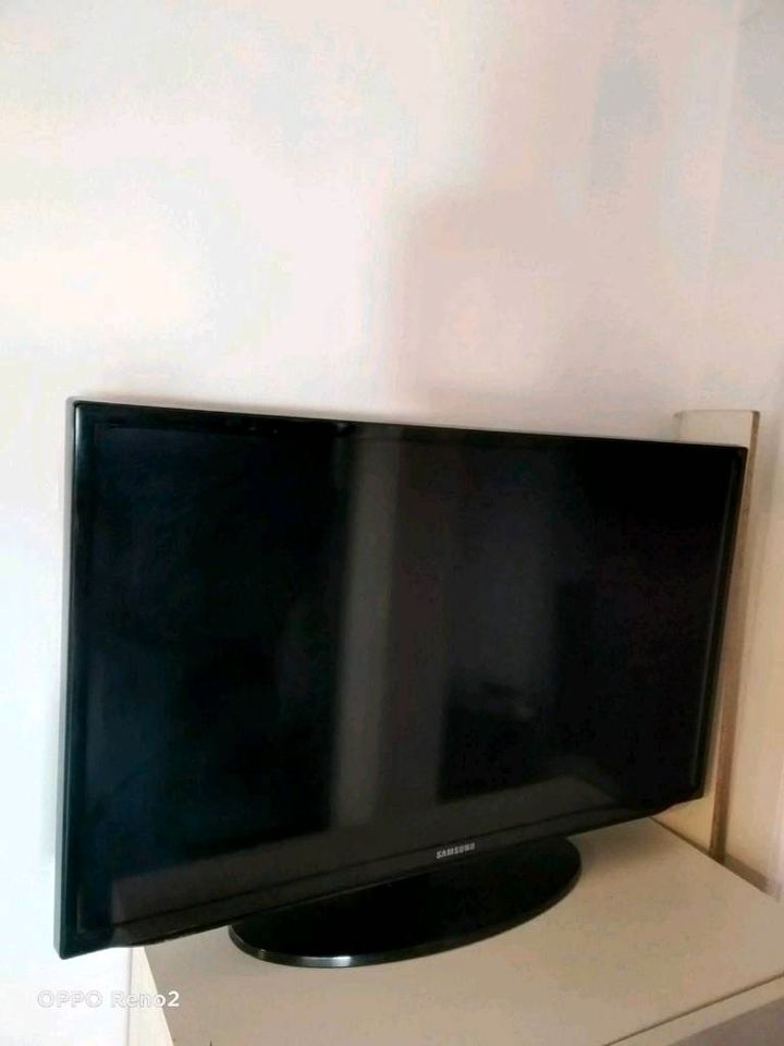 Samsung 32" Full-HD LED TV (kein Smart) in Delmenhorst