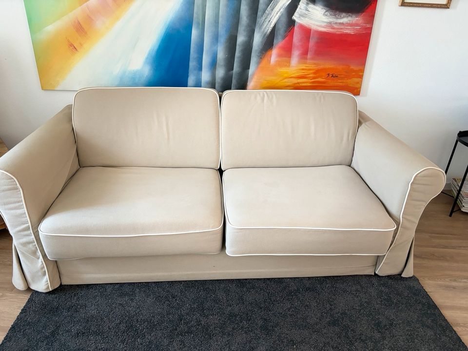 Schafsofa beige mit Metallgestell in Düsseldorf