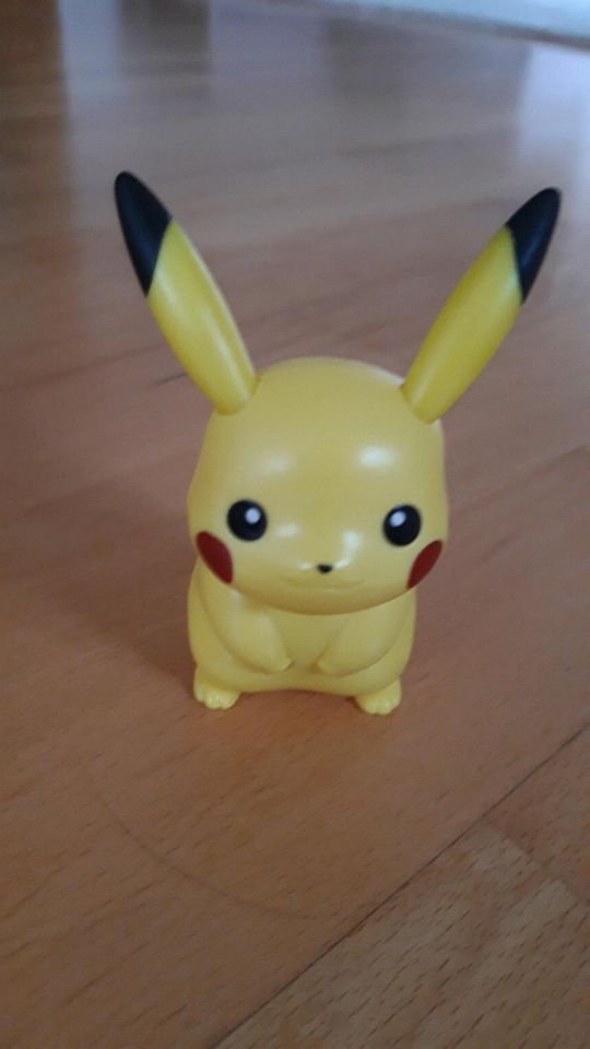 Pokemon Pikachu Figur in Ortenburg
