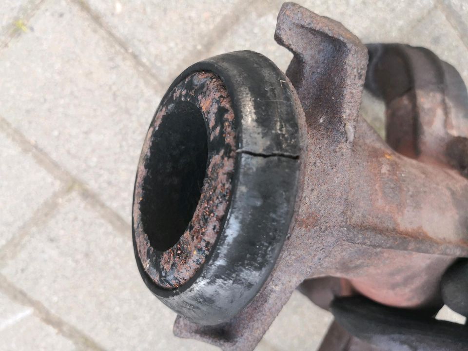 Abgaskrümmer VW T4 2.4 AAB Motor 5 Zylinder 074253033C in Ottendorf-Okrilla