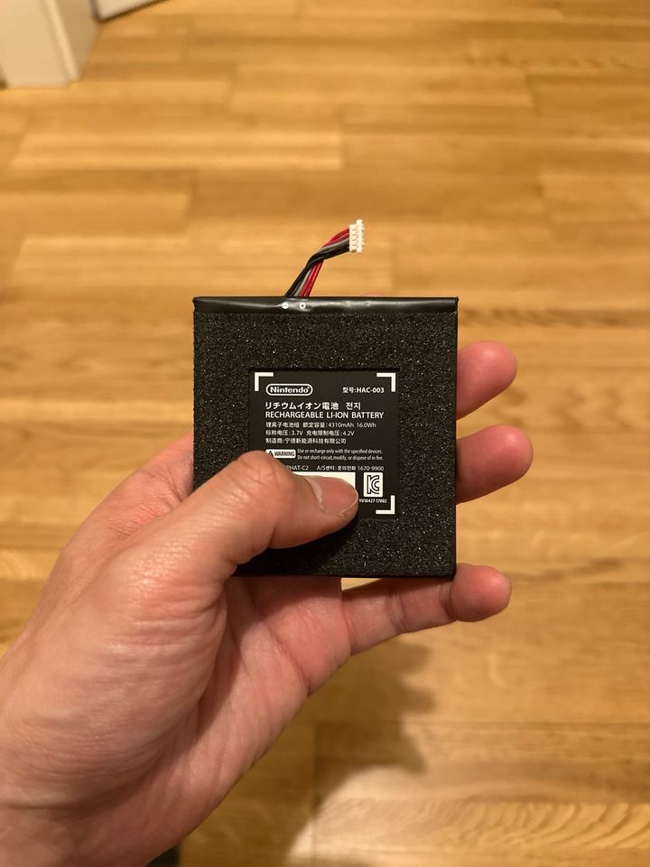 Nintendo Switch OLED Originale Batterie in Starnberg