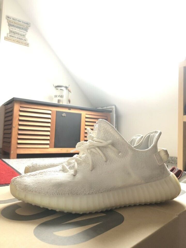 Yeezy Boost 350v2 triple white in Schwaig