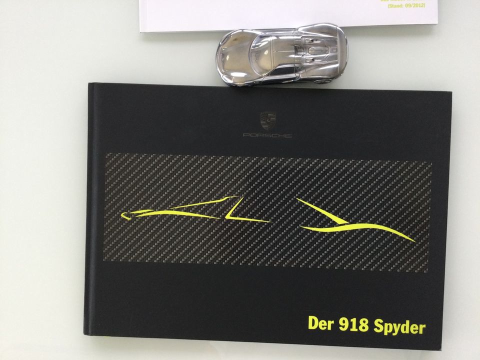 Porsche 918 Spyder & Modell  &  Hardcover Prospekt & Preisliste in Mühlheim an der Donau