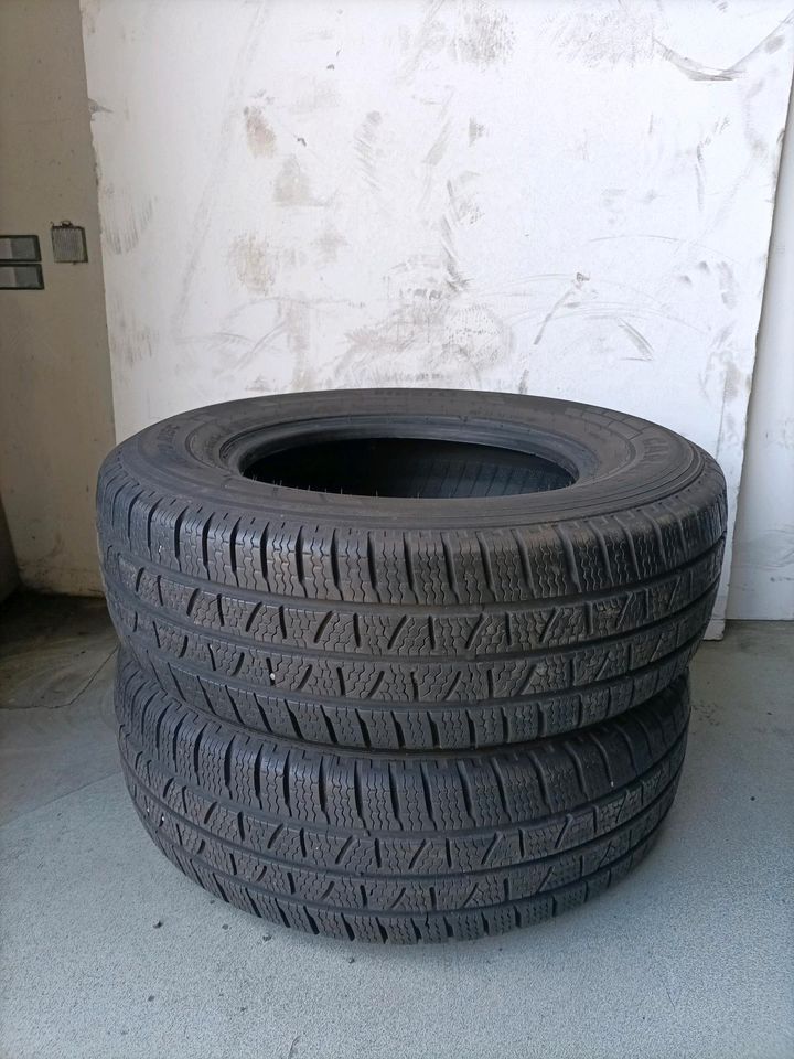 2 Winterreifen Pirelli 215 70 R15C 109/107S DOT4117 Nr.466 in Wuppertal