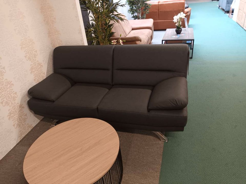 2 sitzer Sofa , Dekor: Schwarz,  statt 649€ in Meißen