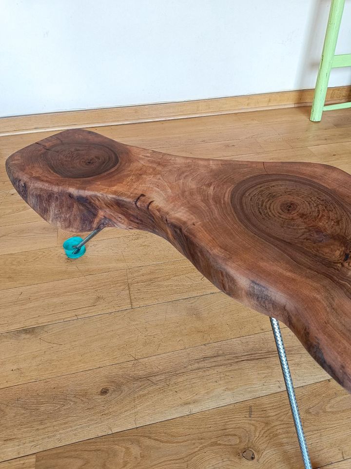 Sofatisch Walnußholz Design Unikat epoxy Beistell Couch Tisch in Neuwied