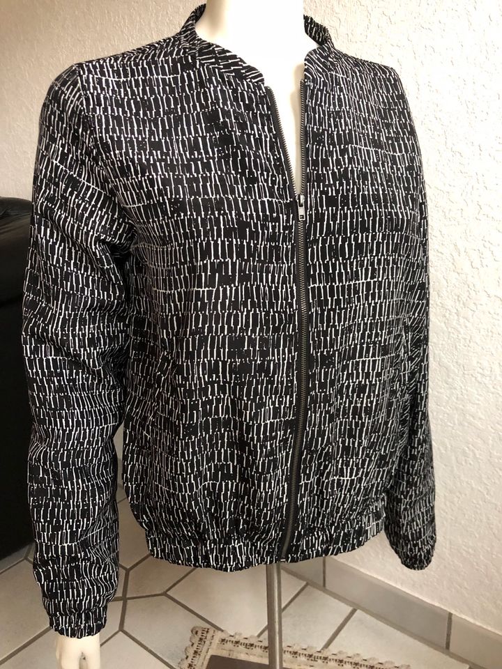 Lässiger Blouson, Gina Benotti, Gr. 36 in Runkel