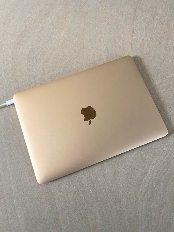 MacBook Air 2015 Gold in Berlin