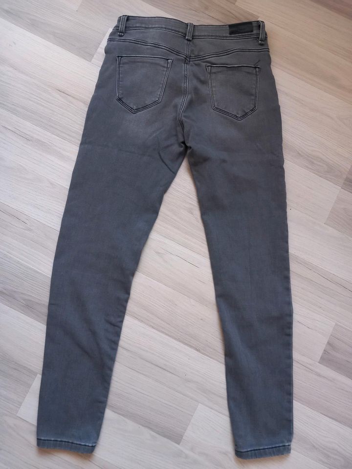 graue Jeans Gr. 176 in Deidesheim