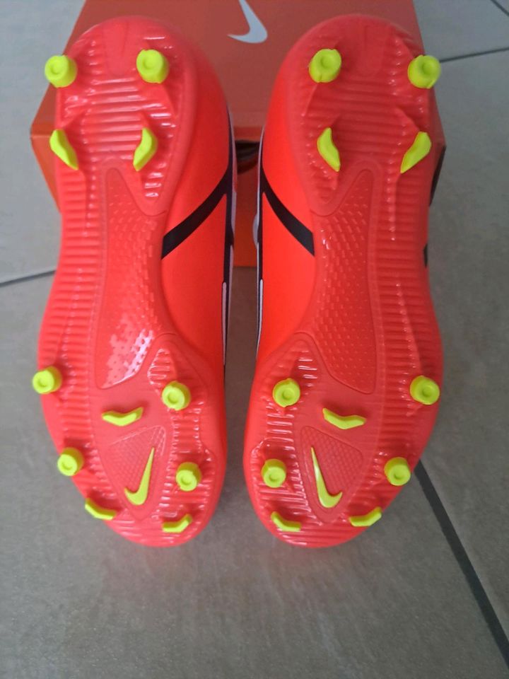 NEU Multifunktionsstollen Nike Phantom Gr.36.5 in Delmenhorst