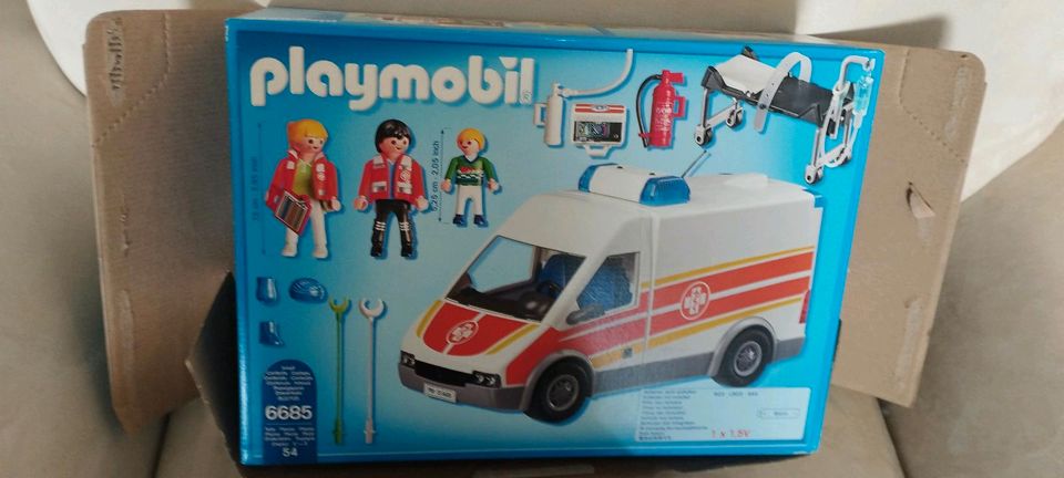 Playmobil Krankenwagen 6685 in Calden